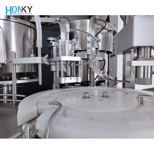 Machine automatique de remplissage d' huile essentielle de 10 ml avec pompe en céramique et acier inoxydable 304 pour le remplissage et le couvercle du flacon