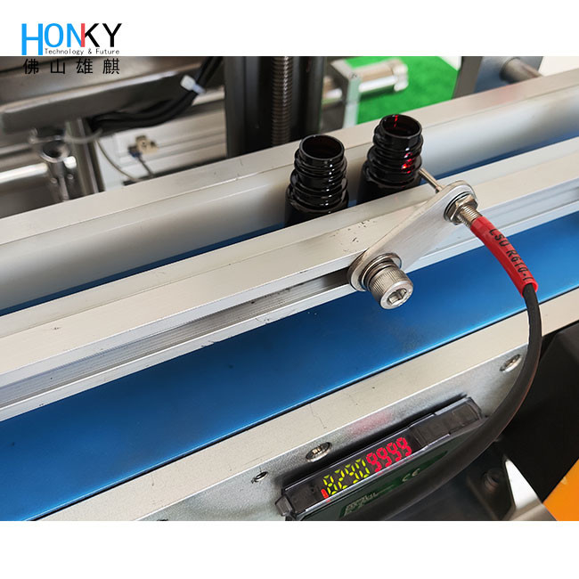 Desktop Conveyor Type Skin Care Cream Bottle Filling Machine With Q-R Ceramic Piston Pump For Small Batch Packing