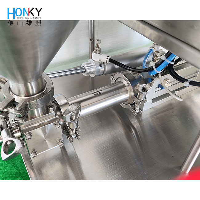 Machine de remplissage de bouteilles de crème et de pâte de type convoyeur de bureau avec pompe à piston Q-R pour le remplissage de bouteilles en petits lots
